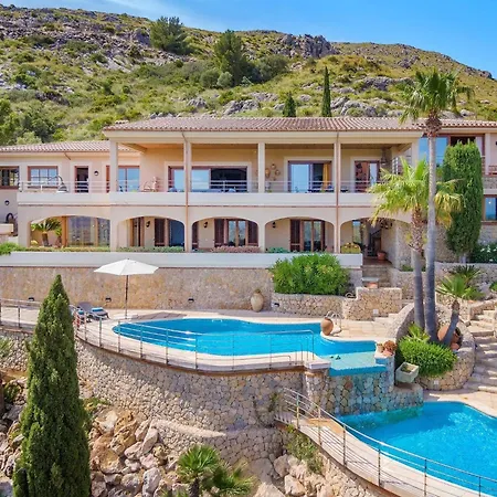 5-bed Villa, Two Pools, Puerto Pollenca Villa
