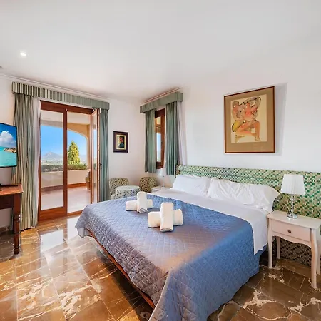 5-bed Villa, Two Pools, Puerto Pollenca *