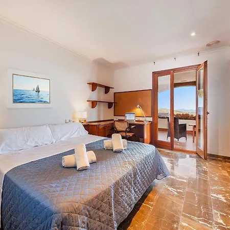 5-bed Villa, Two Pools, Puerto Pollenca Villa *